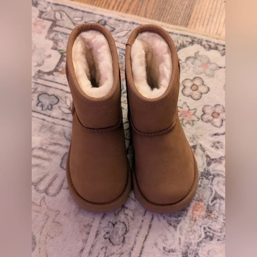 UGG Toddler Classic Short II Waterproof